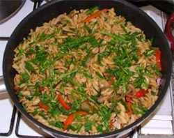 פסטה עם ירקות ברוטב טריאקי