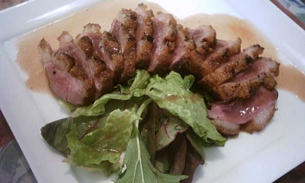 מניפת חזה אווז ברוטב יין אדום ורוטב מנגו חריף