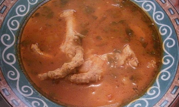 מרק עגבניות עירקי עם רגלי עוף