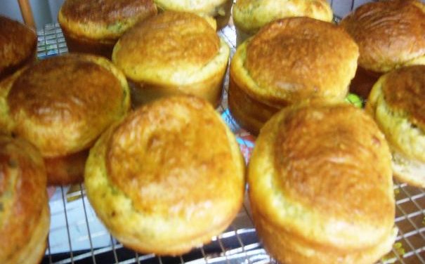 מאפינס גבינות ופטרוזיליה ללא שמן