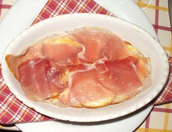 קדרת פרושוטו עם גבינה מותכת