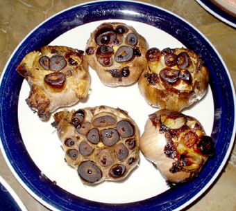 שום אפוי בתנור