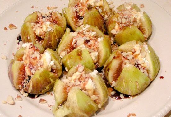 תאנים עם גבינת שמנת וקרמל