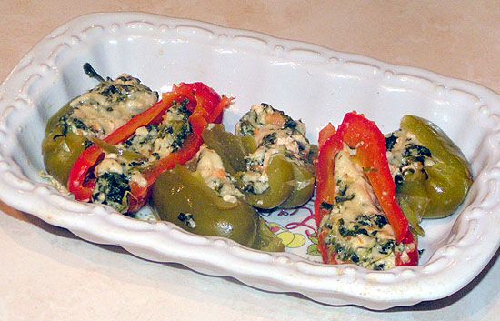 פלפלים במילוי גבינות ותרד