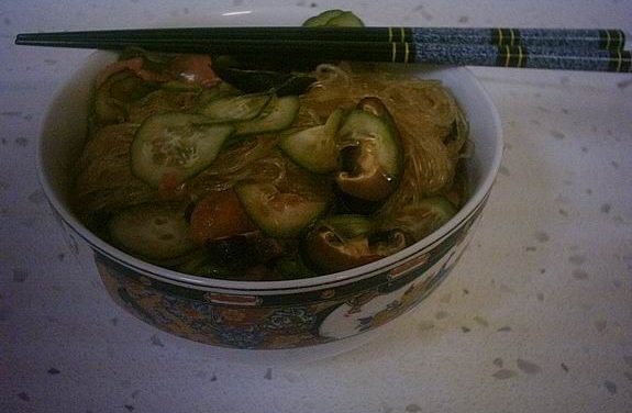 סלט אטריות שעועית יפני