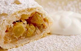 בלינצס (שטרודל) מעלי פילו ממולא גבינה וצימוקים