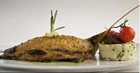 טג'ין דג ממולא מנגו ופרות ים מלווה ברוטב אליו אוליו שום לימון ונענע