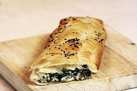 בלינצס פילו במילוי עלי מנגולד וגבינה