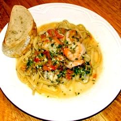 ספאגטי שרימפס וקלאמרי ופטריות יער ברוטב אליו אוליו נוסח סיצליאני