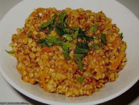 סלט כוסמת וירקות שורש חם או קר