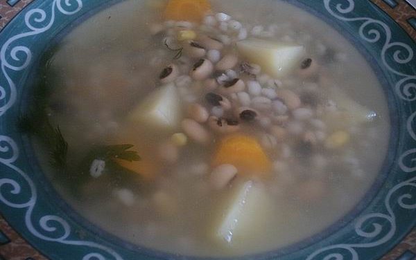 מרק גריסים ושעועית לוביה