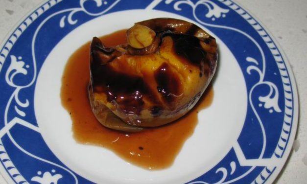 תפוחי עץ אפויים בצימוקים וליקר בננות