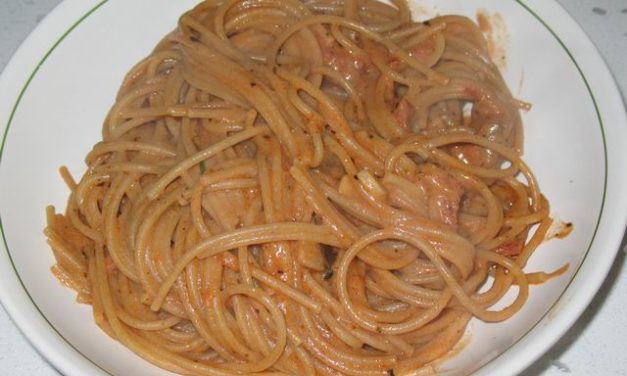 ספגטי ברוטב רוזה ונקניק מעושן