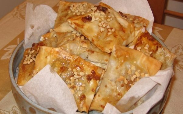 מאפה מבצק "פילו" עם תפוחי עץ