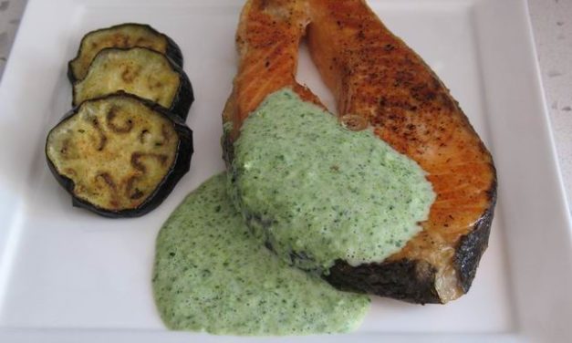 סטייק סלמון ברוטב שמנת ירוק