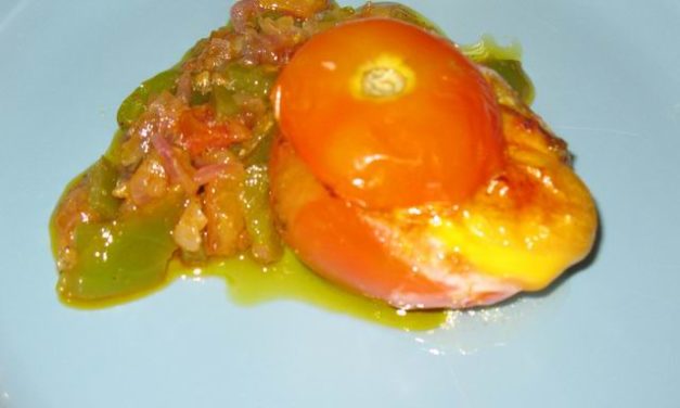 עגבניה ממולאה בשקשוקה