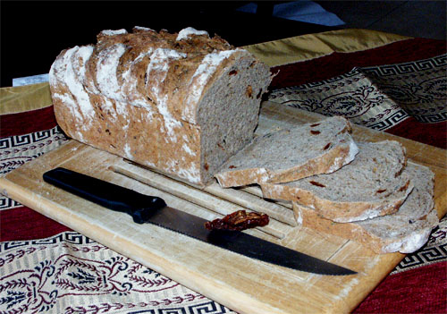 לחם מקמח מלא, עגבניות מיובשות ואורגנו