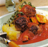 קציצות סלמון עם עוגת אורז ריקוטה