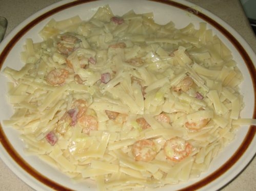 ספגטי ברוטב שמנת ובייבי שרימפס