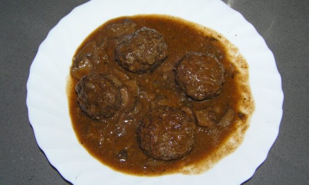 קציצות בשר ברוטב יין ופטריות