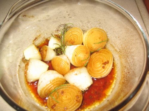 בצל אפוי ברוטב סילאן