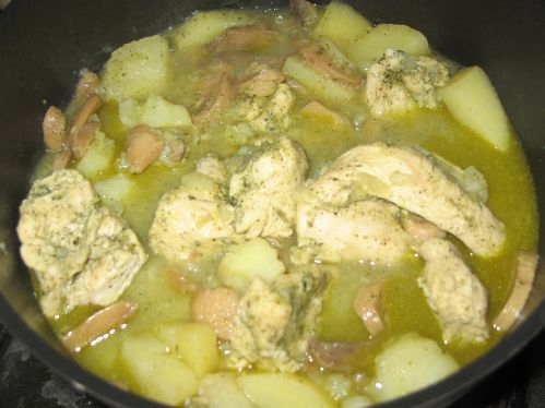 חזה עוף עם פטריות בסיר