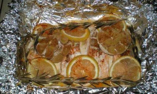 פילה סלמון אפוי ברוזמרין לימון ושום