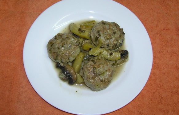 קציצות בקר עם פטריות וקישואים