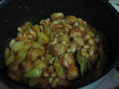 תבשיל תפו"א עם שעועית ונקנקיה