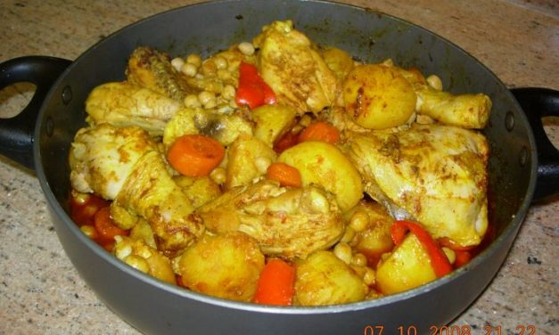 עוף צלוי עם ירקות וחומוס