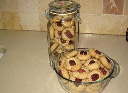 עוגיות טחינה ואגוזים