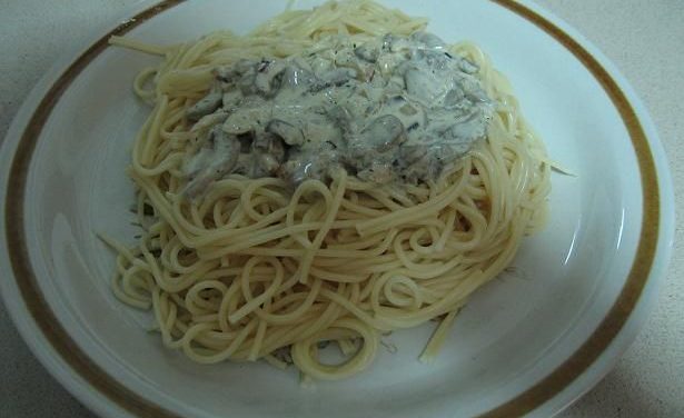 ספגטי ברוטב שמנת ופיטריות