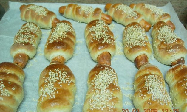 נקניקיות במעטפת בצק שמרים