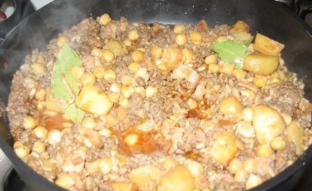 תבשיל בשר טחון חומוס ואורז