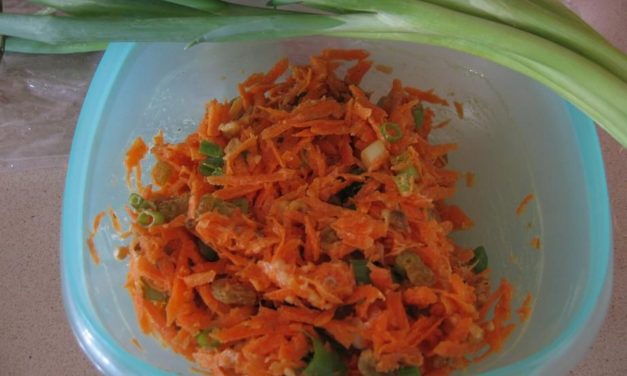 סלט גזר צימוקים ואגוזים