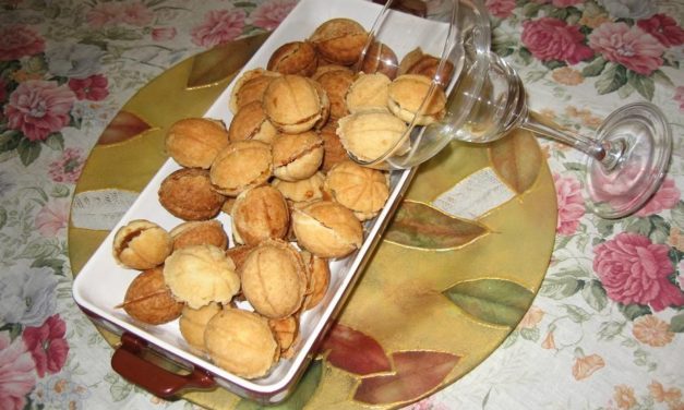 עוגיות "אגוזים" במילוי ריבת חלב