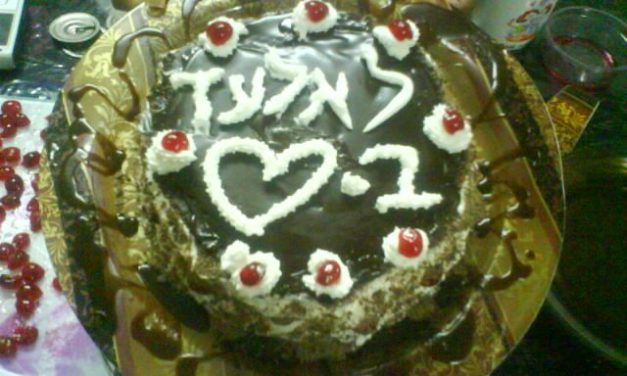 עוגה כושית עם קצפת