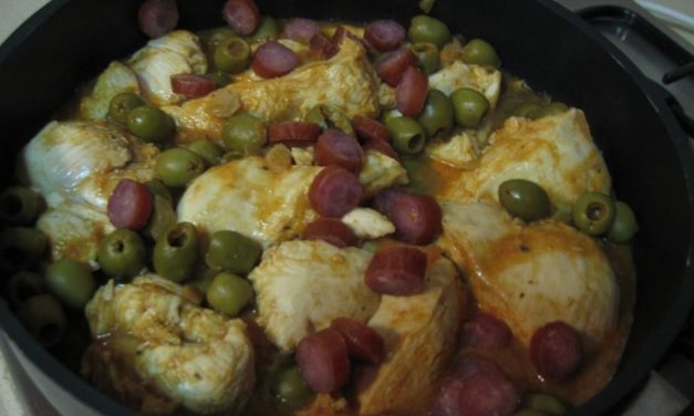 חזה עוף ברוטב עגבניות וזיתים