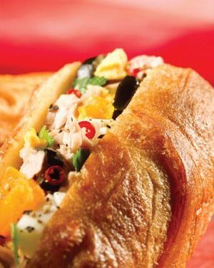 סנדוויץ טוניסאי בלחמנית פריקסה מעשה ידי בית בטעם של פעם