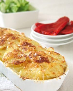 פשטידת תפוחי אדמה בשמנת גבינות וצנוברים