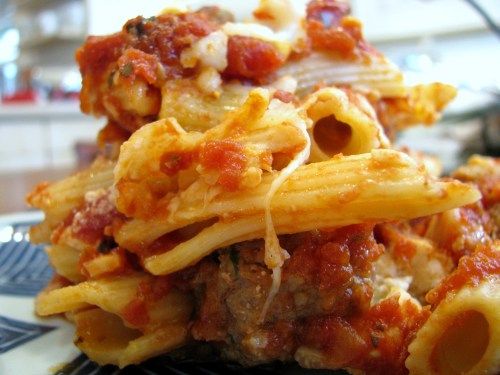 פסטה פנה עם כדורוני בשר (זיטי אל פורנו)