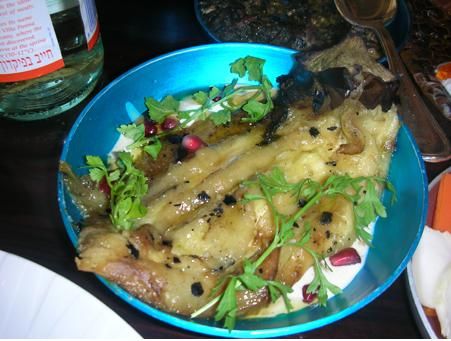 חציל על האש עם טחינה