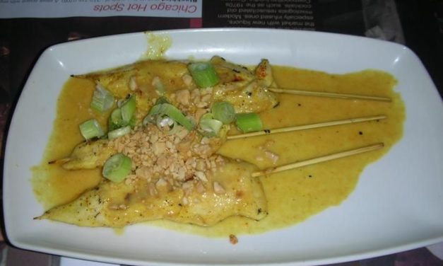 שיפודי פרגיות ברוטב חלב קוקוס ובוטנים