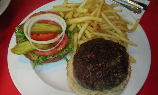 המבורגר אמריקאי N0 1 בארץ האדיר של "אגדיר"