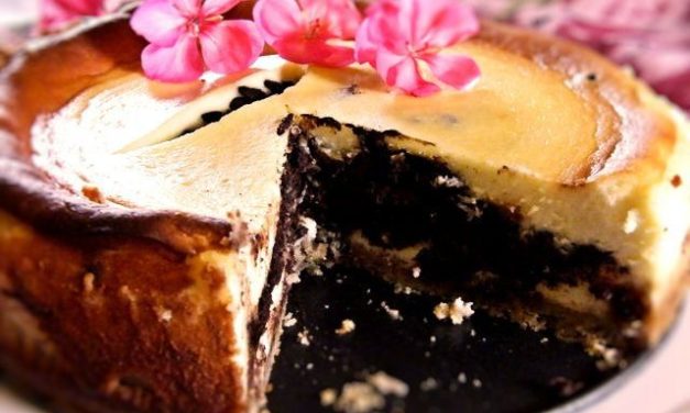 עוגת גבינה במילוי פאדג שוקולד