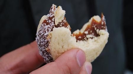 אלפחורס נימוחים במילוי ריבת חלב של דודו אוטמזגין