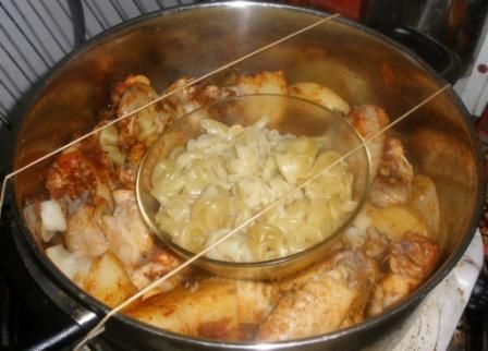 תבשיל עוף בירקות עם פסטה