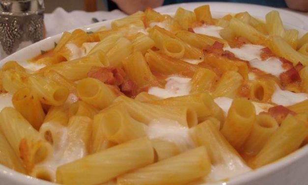 קדרת פסטה ברוטב עגבניות קטיפתי ומוצרלה