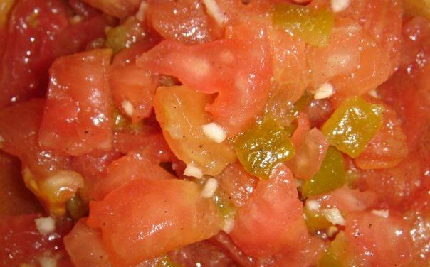 סלט עגבניות פיקנטי