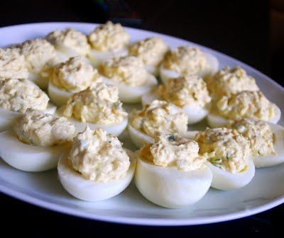 סלט ביצים ממולאות בצד'ר